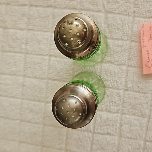 SOLD Green Uranium Depression Glass Cameo,Ballerina,Dancing Girl Salt and Pepper - Picture 4 of 6